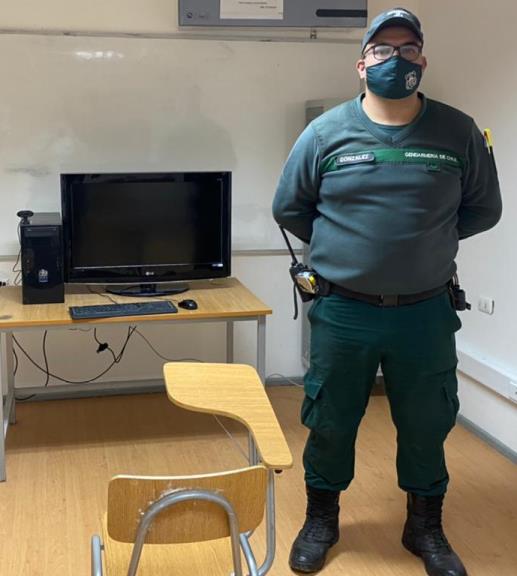 Gendarme remodeló escuela penal  para que internos pudieran conectarse a clases en línea