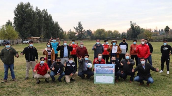 Ministro de Bienes Nacionales junto a Intendente Guzmán entrega títulos de dominio en Colchagua