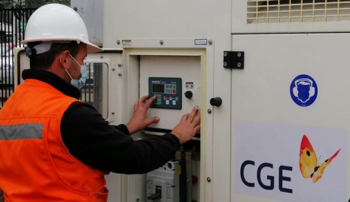 CGE realiza mantenimiento de generadores de respaldo dispuestos en hospitales para asegurar operatividad