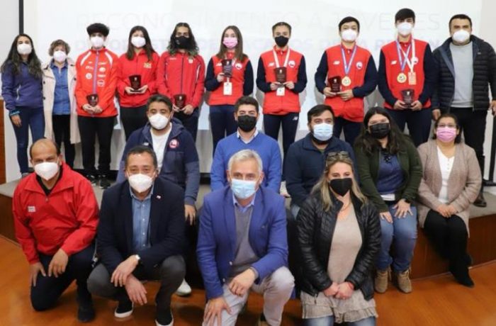 Gobernador Regional reconoce a jóvenes deportistas que obtuvieron triunfos nacionales e internacionales