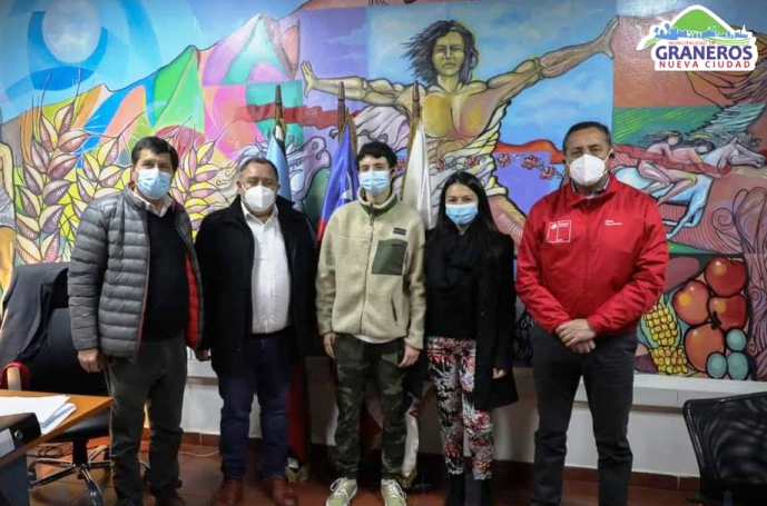 SEREMI del deporte y alcalde de Graneros se unen para ayudar a karateca que va a la Liga Mundial