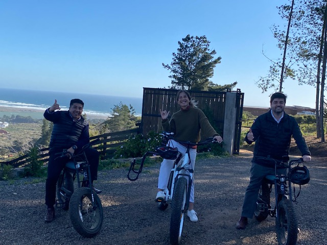 Subsecretario de Energía visita emprendedora turística de Cahuil