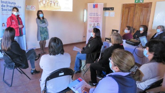 Mujeres Rurales se informan de sus derechos previsionales en Chépica