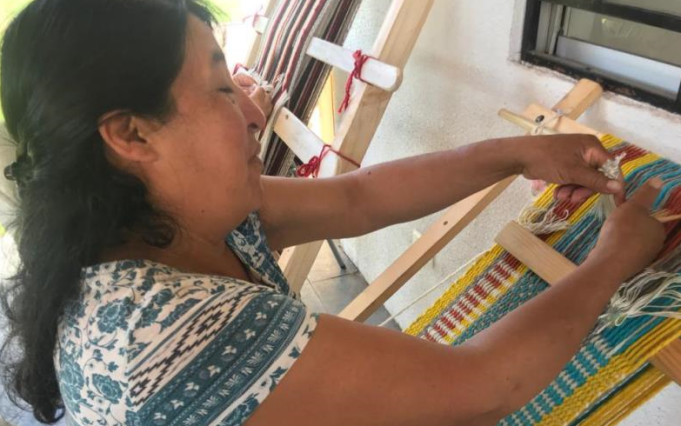 Witral Zomo Newen rescata la cultura ancestral mapuche con sus tejidos