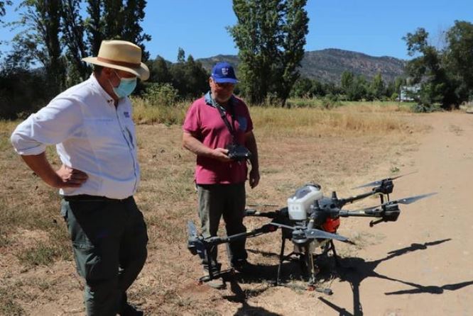 Pequeño agricultor se atreve a innovar y adquiere dron para aplicar agroquímicos