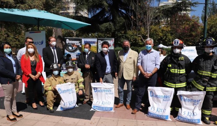 Bomberos de O’Higgins reciben donación de una tonelada de diatomeas para controlar el manejo de líquidos peligrosos