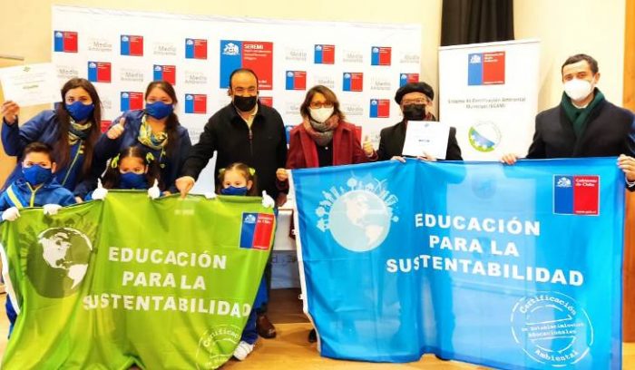 Entregan certificación ambiental a establecimientos educacionales y Municipalidad de Peralillo