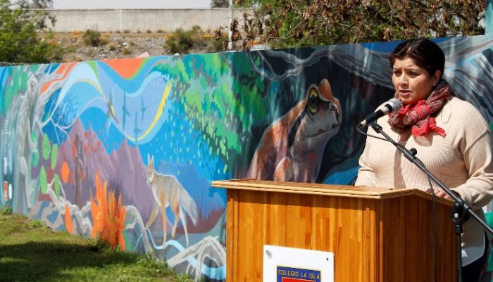Inauguran mural sobre fauna nativa en Colegio La Isla de Doñihue