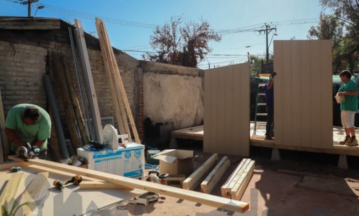 Graneros: Entregan vivienda de emergencia  a hombre que perdió casa en trágico incendio