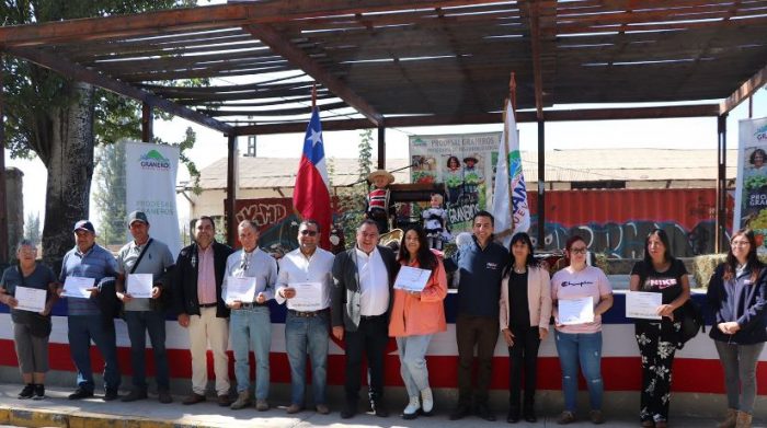 338 agricultores de Codegua y Graneros recibieron recursos para compra de insumos