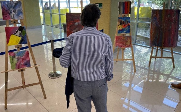 Obras de jóvenes en reinserción son presentadas en hall central de la Universidad de O’Higgins