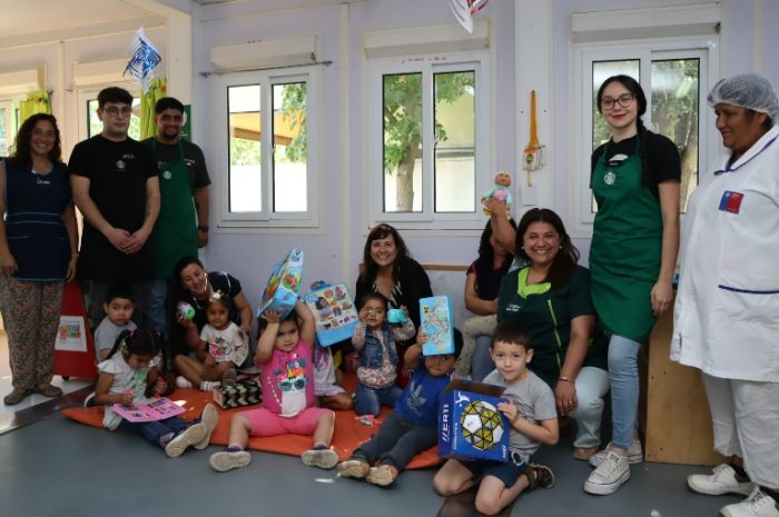 Starbucks visita jardín infantil “Las Palmitas” de Fundación Integra con sorpresas y regalos