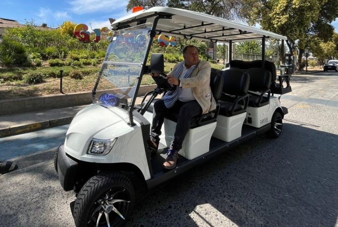 Graneros: Alcalde Segovia presentó nuevos vehículos para transporte gratuito de adultos mayores