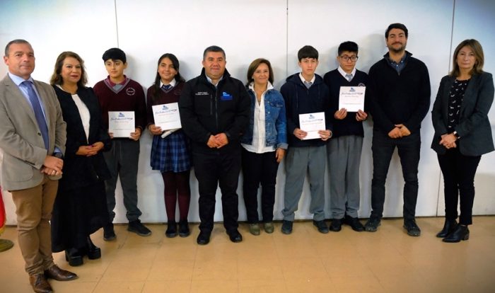 Agrosuper contribuye con becas escolares a alumnos de Las Cabras con buena trayectoria académica