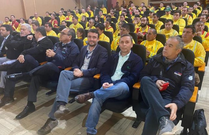 CONAF rinde homenaje a combatientes de incendios forestales por su desempeño