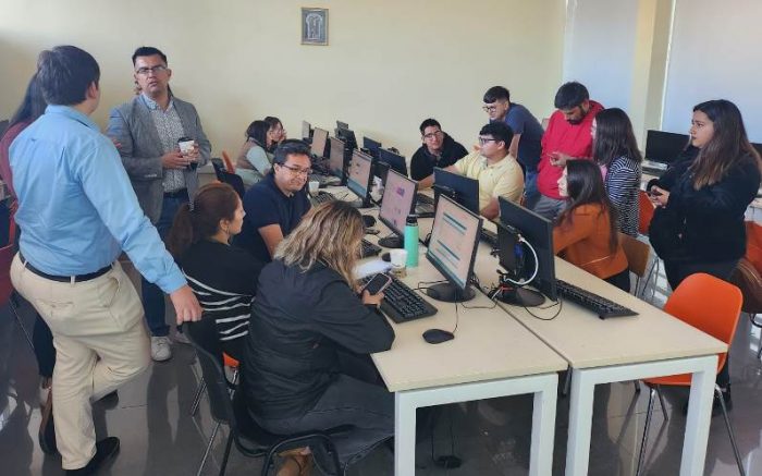 Estudiantes de Santo Tomás asesorarán a contribuyentes para la Operación Renta