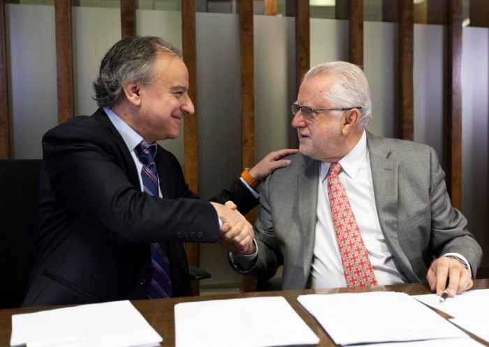 Codelco y SQM firman acuerdo para asociación que da a Chile liderazgo en el mercado mundial de litio