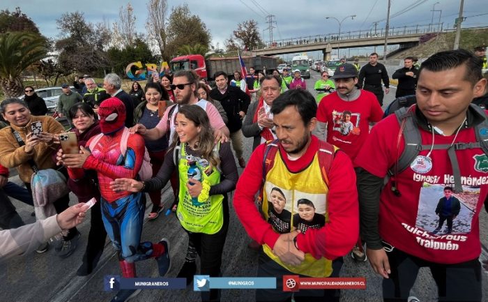 Viene caminando desde Chiloé: Alcalde Segovia escoltó por Graneros a madre de Tomás