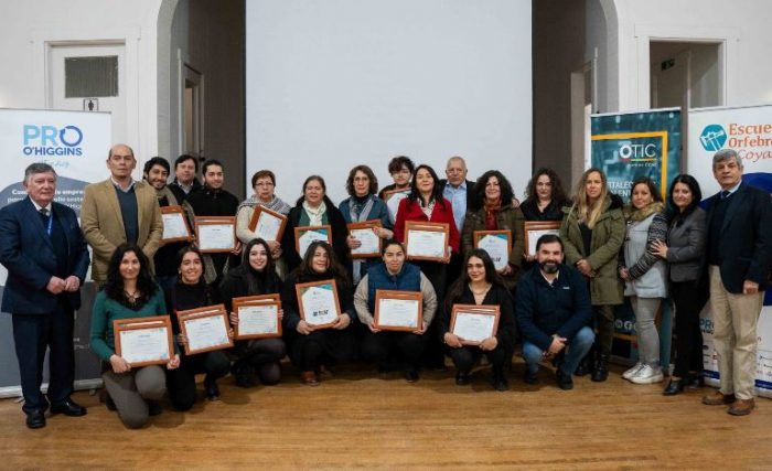 Alumnos de curso básico concluyen exitosamente su paso por la Escuela de Orfebres de Coya
