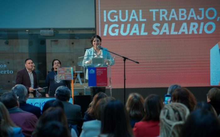 SEREMI de la Mujer y del Trabajo valoran propuesta legislativa de Equidad Salarial