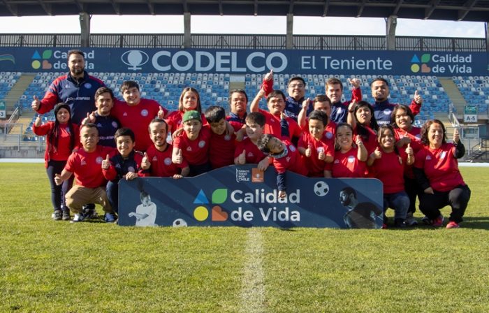 Selección Chilena de Fútbol de Talla Baja entrenó en estadio El Teniente
