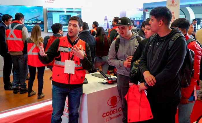 Estadio El Teniente recibe 60 expositores y un centenar de visitas en inauguración de la ExpoMinería Sur 2024