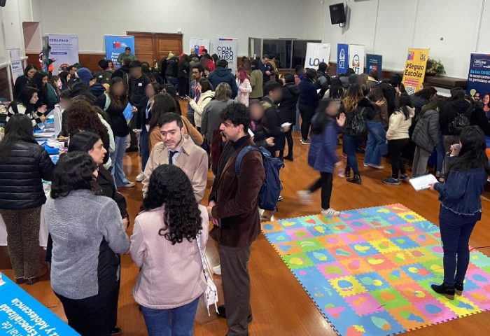 Adolescentes participan en feria de servicios dirigida a la preparación para la vida independiente
