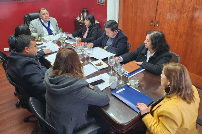 Concejo Municipal de Graneros aprueba entrega de 200 celulares a dirigentes sociales