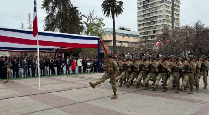 Impecable desfile en honor a las Glorias del Ejército