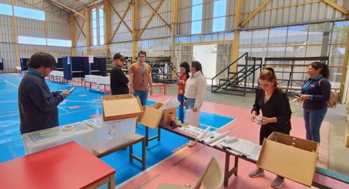 Equipos de la Municipalidad de Rancagua inician habilitación de locales de votación para las elecciones de este fin de semana