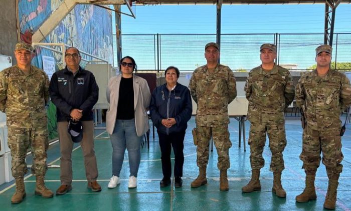 Autoridades visitan locales de votación en Pichilemu