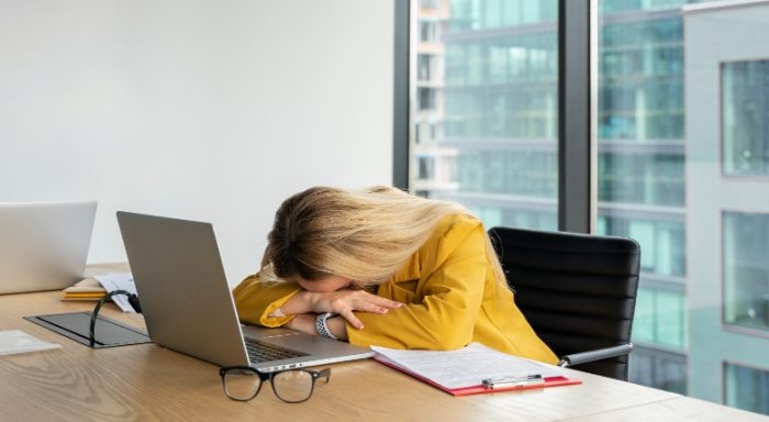 Síndrome de estrés crónico: el cansancio acumulado que afecta al 89% de los trabajadores en Chile
