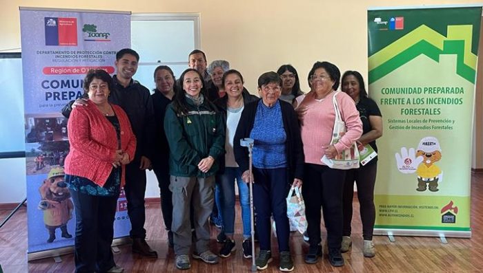 CONAF desarrolla el Programa “Comunidad Preparada frente a los incendios forestales” con vecinos de zonas de interfaz