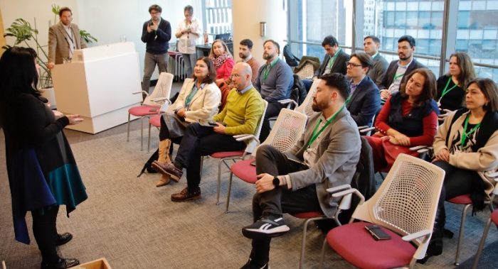 Alianza público-privada concreta 5.000 becas en habilidades digitales e IA en Chile