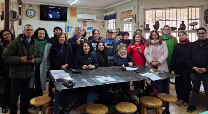 Directores de colegios municipales de Machalí visitaron la Escuela de Orfebres de Coya