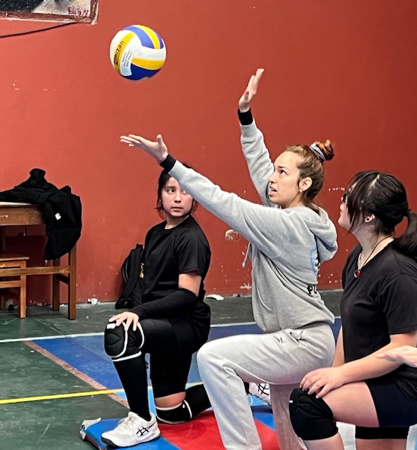 Vóleibol y básquetbol personalizado para estudiantes del IRE en Rancagua