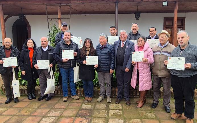 SEREMI de Gobierno entrega recursos a medios de comunicación social de Colchagua