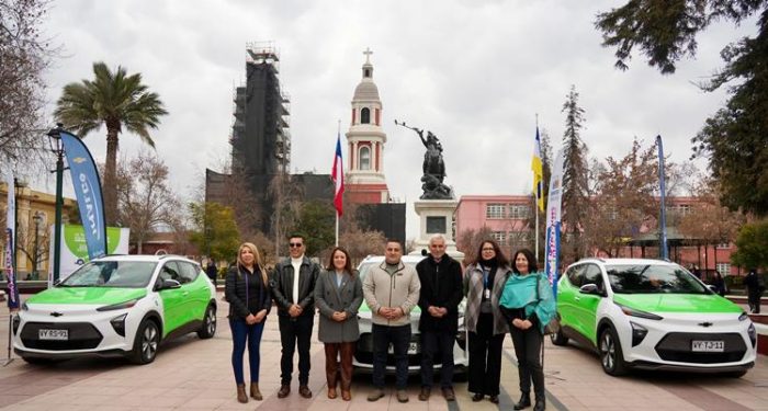 Colectiveros de Rancagua y Machalí reciben sus vehículos gracias al Programa Mi Taxi Eléctrico