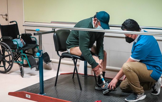 Pacientes amputados comenzaron a recibir sus nuevas prótesis