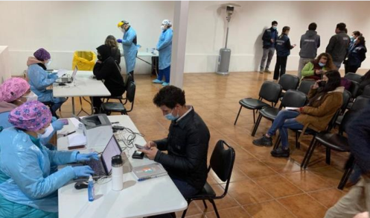 Pichilemu: Cientos de personas participaron en operativo de vacunación y toma de Test de Antígeno