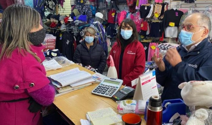 Autoridades visitan a comerciantes de Colchagua para entregar detalles de los subsidios al empleo