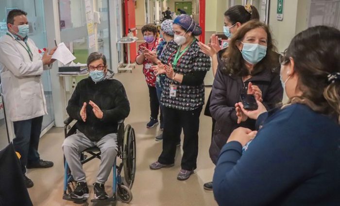 Paciente regresó a UCI para agradecer al personal que le salvó la vida