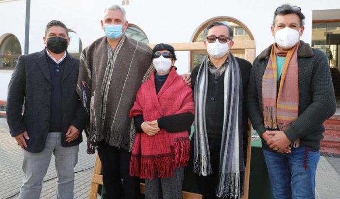 Cultores, artistas, artesanos y emprendedores entregan reconocimiento a Gobernador Regional Pablo Silva Amaya