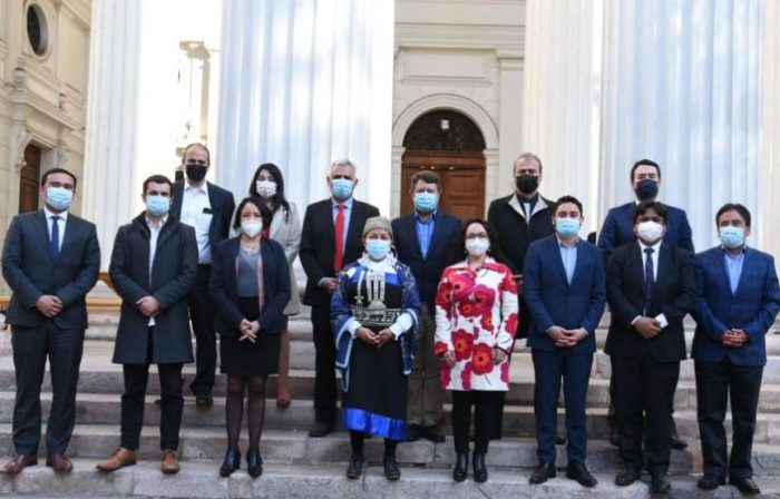 Gobernadores firman acuerdo de colaboración con la Mesa de Convención Constitucional