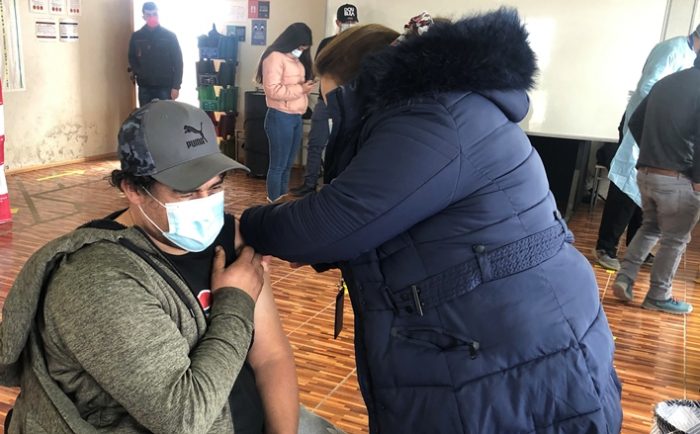 Mineros y mineras de Chancón y sus familias reciben segunda dosis de vacunas contra el Coronavirus