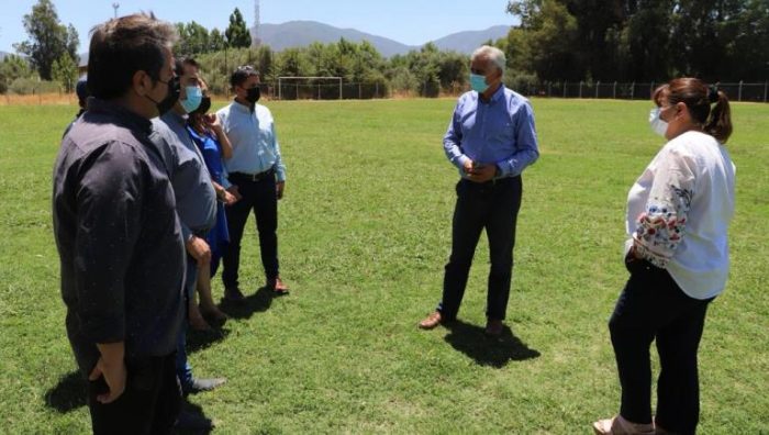 Gobernador Regional se reúne con autoridad de educación de Colchagua y solicita revisión de despidos de funcionarios