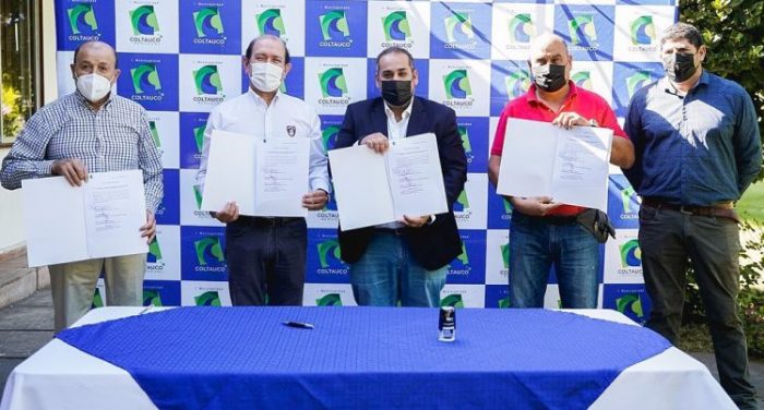 Firman compromiso para entrega  de terreno en comodato a bomberos de Coltauco