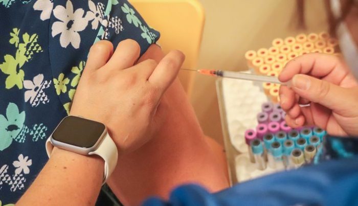 Funcionarios del Hospital Regional inician cuarto proceso de vacunación contra el COVID-19