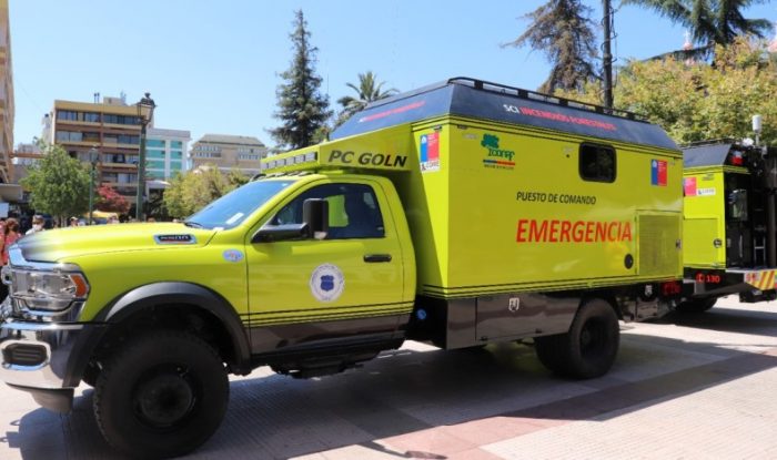 Gobernador Regional entrega a CONAF vehículos de última generación para combatir incendios forestales