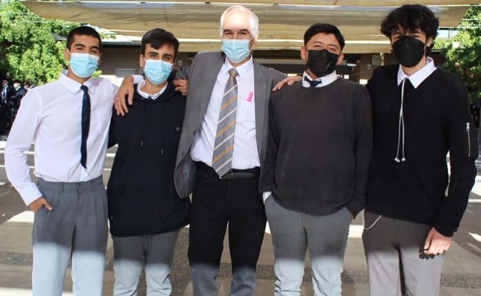 Más de mil alumnos del colegio Los Cipreses regresaron a las aulas